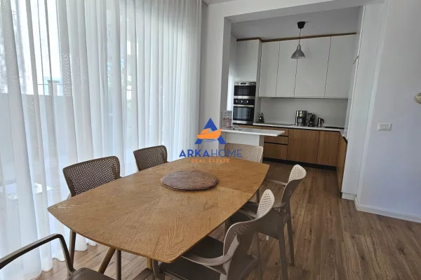 Shtepi ne shitje Apartament ne Durres, 4+1, Mobilimi E mobiluar, Pagesa 1,300,000  Euro.