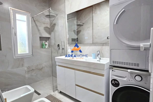Shtepi ne shitje Apartament ne Durres, 4+1, Mobilimi E mobiluar, Pagesa 1,300,000  Euro.