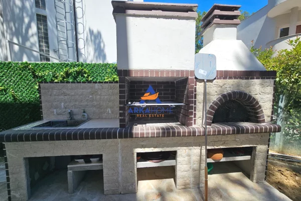 Shtepi ne shitje Apartament ne Durres, 4+1, Mobilimi E mobiluar, Pagesa 1,300,000  Euro.