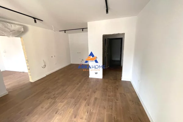 Shtepi me qera Apartament ne Tirane, 1+1, Mobilimi Bosh, pa mobiluar, Pagesa 1,000  Euro.