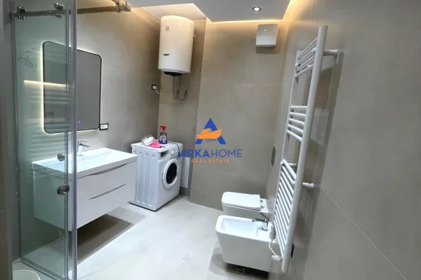 Shtepi me qera Apartament ne Tirane, 1+1, Mobilimi Bosh, pa mobiluar, Pagesa 1,000  Euro.