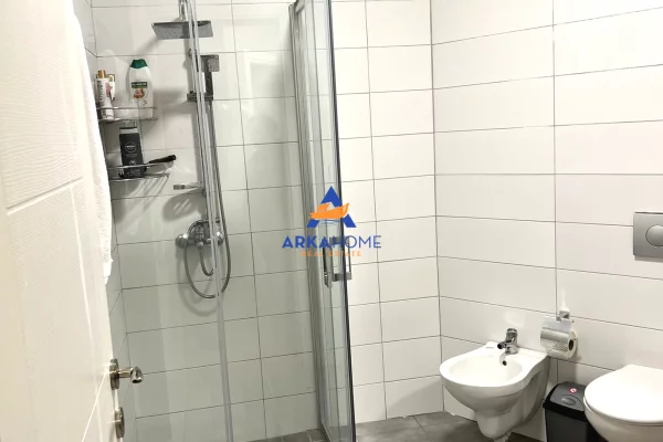 Shtepi ne shitje Apartament ne Tirane, 2+1, Mobilimi E mobiluar, Pagesa 175,000  Euro.