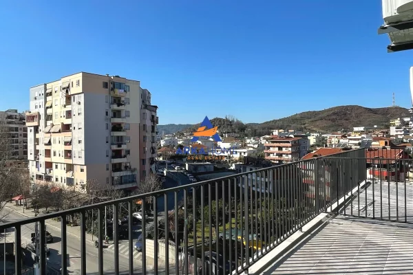 Shtepi ne shitje Apartament ne Tirane, 2+1, Mobilimi E mobiluar, Pagesa 175,000  Euro.