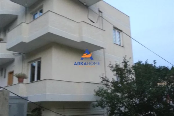 Shtepi ne shitje Apartament ne Tirane, 3+1, Mobilimi E mobiluar, Pagesa 350,000  Euro.