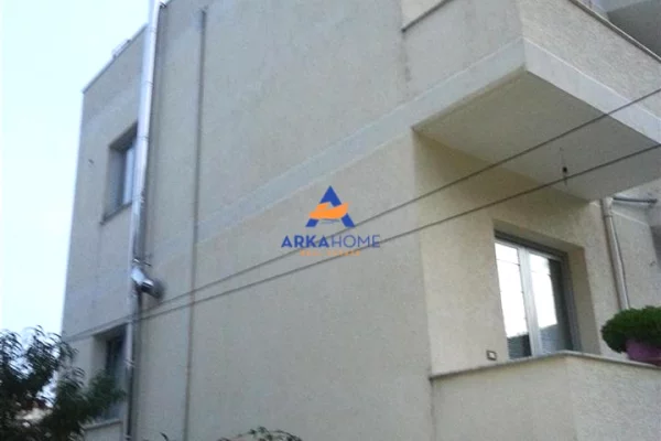 Shtepi ne shitje Apartament ne Tirane, 3+1, Mobilimi E mobiluar, Pagesa 350,000  Euro.