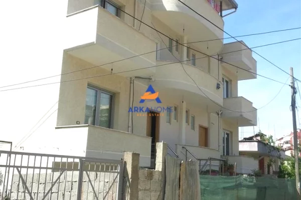 Shtepi ne shitje Apartament ne Tirane, 3+1, Mobilimi E mobiluar, Pagesa 350,000  Euro.
