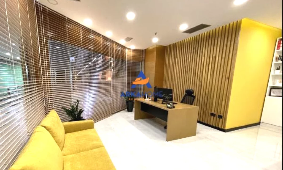 JEPET ME QIRA AMBIENT BIZNESI 35M2 "RRUGA E ELBASANIT" 750 EURO