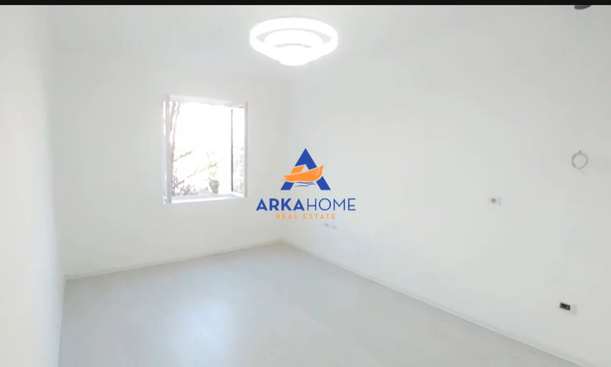JEPET ZYRE ME QERA 50M2 "PRANE AMI EVENT" 650 EURO