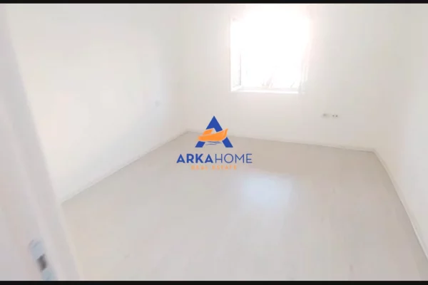 JEPET ZYRE ME QERA 50M2 "PRANE AMI EVENT" 650 EURO