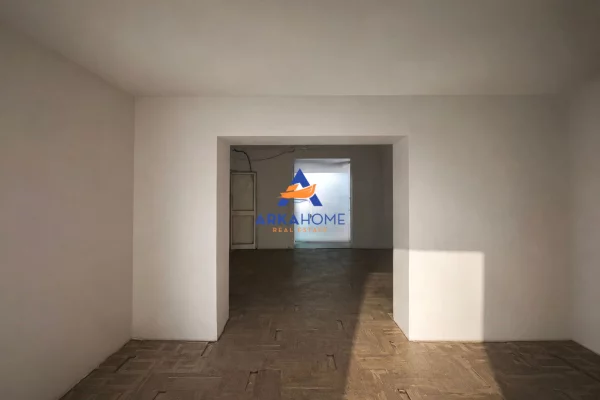 Ambient biznesi me qera 1+1 ne Tirane - 1,918 Euro
