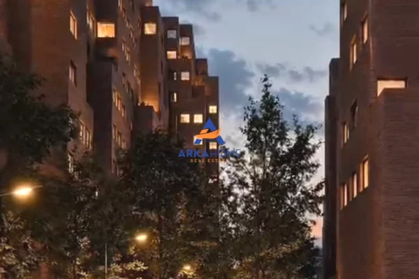 Shtepi ne shitje Apartament ne Tirane, 1+1, Mobilimi Bosh, pa mobiluar, Pagesa 11  Euro.