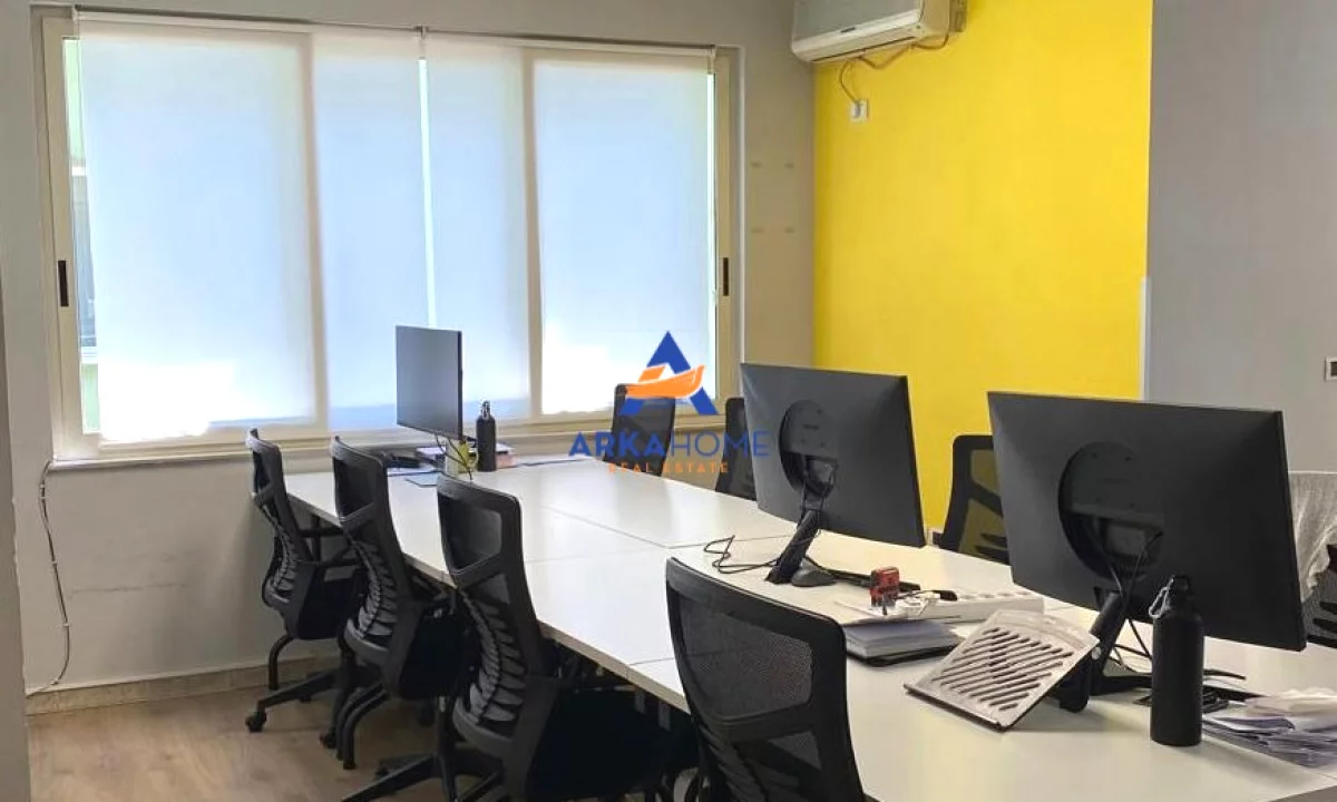 JEPET ME QERA AMBIENT ZYRE 132M2 "NE BLLOK" 1500 EURO