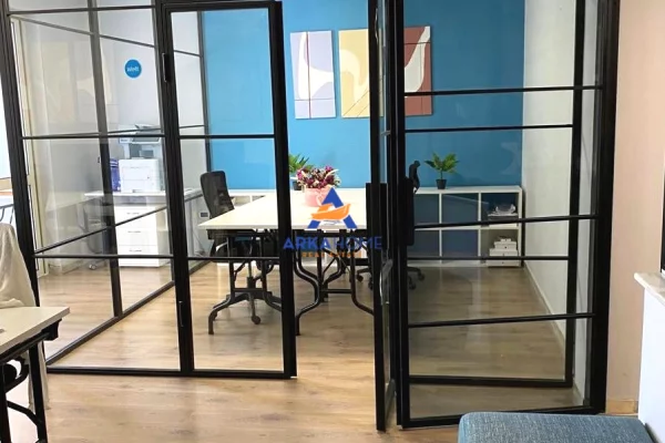 JEPET ME QERA AMBIENT ZYRE 132M2 "NE BLLOK" 1500 EURO