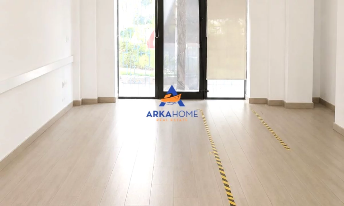 JEPET DYQAN ME QERA BUZE RRUGE 90.7M2 "TE KOMUNA E PARISIT" 1530 EURO