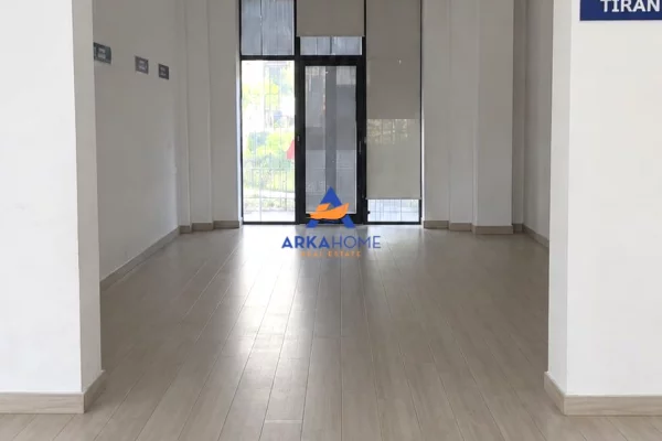 JEPET DYQAN ME QERA BUZE RRUGE 90.7M2 "TE KOMUNA E PARISIT" 1530 EURO