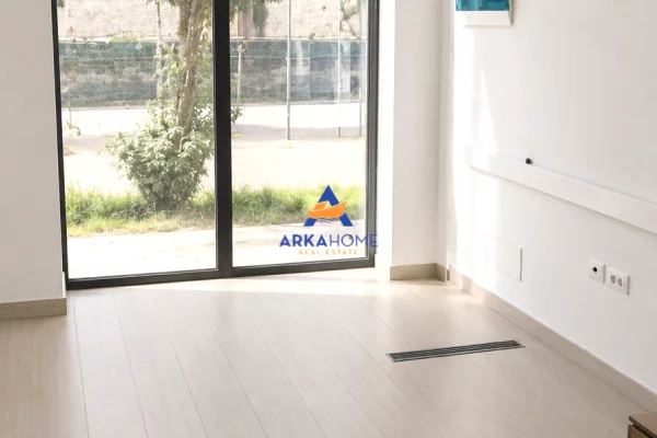 JEPET DYQAN ME QERA BUZE RRUGE 90.7M2 "TE KOMUNA E PARISIT" 1530 EURO