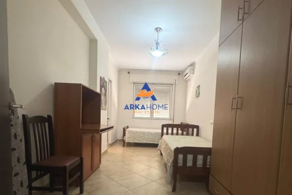 Shtepi me qera Apartament ne Tirane, 2+1, Mobilimi E mobiluar, Pagesa 692  Euro.