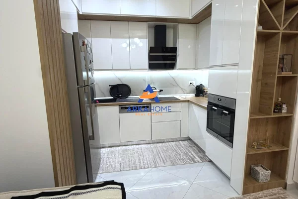 Shtepi me qera Apartament ne Tirane, 1+1, Mobilimi E mobiluar, Pagesa 639  Euro.