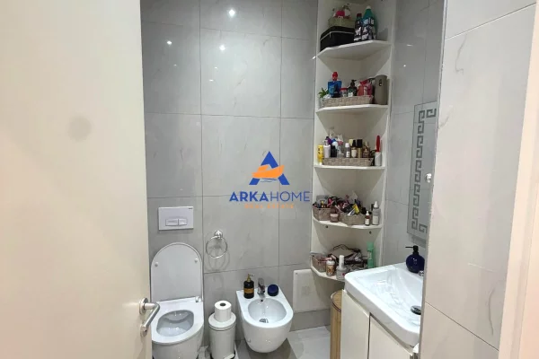 Shtepi me qera Apartament ne Tirane, 1+1, Mobilimi E mobiluar, Pagesa 639  Euro.