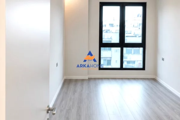JEPET ZYRE ME QERA 130M2 "KOMPLEKSI SQUARE 21,RRUGA E KAVAJES" 1000 EURO