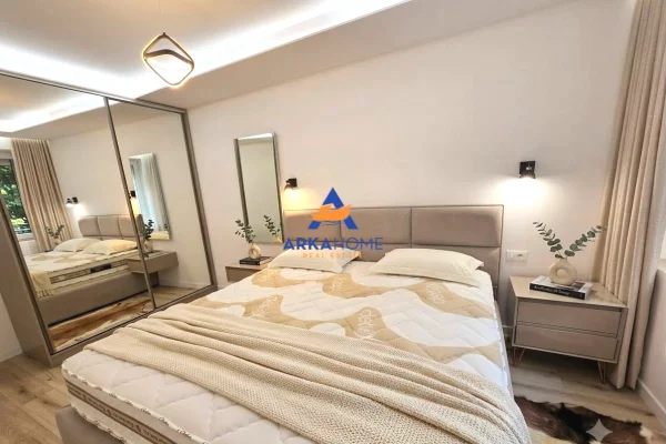 Shtepi ne shitje Apartament ne Tirane, 2+1, Mobilimi E mobiluar, Pagesa 200,959  Euro.