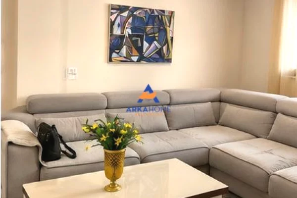 Shtepi ne shitje Apartament ne Tirane, 1+1, Mobilimi E mobiluar, Pagesa 252,300  Euro.