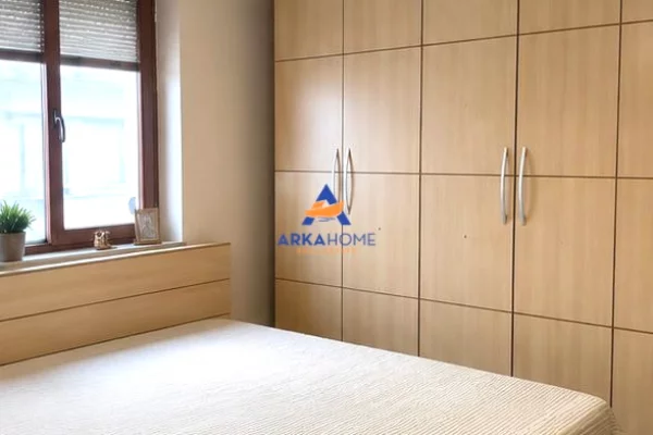 Shtepi ne shitje Apartament ne Tirane, 1+1, Mobilimi E mobiluar, Pagesa 252,300  Euro.