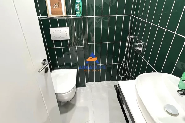 Shtepi ne shitje Apartament ne Tirane, 1+1, Mobilimi E mobiluar, Pagesa 250,000  Euro.