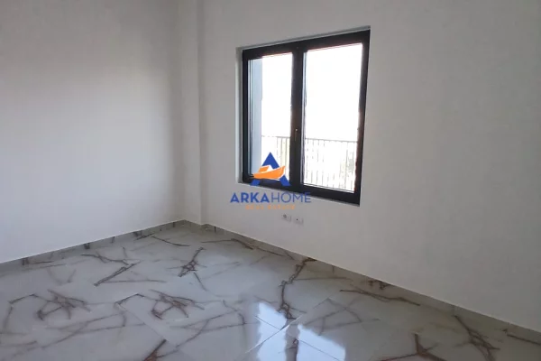 Shtepi me qera Apartament ne Tirane, 3+1, Mobilimi E mobiluar, Pagesa 1,492  Euro.