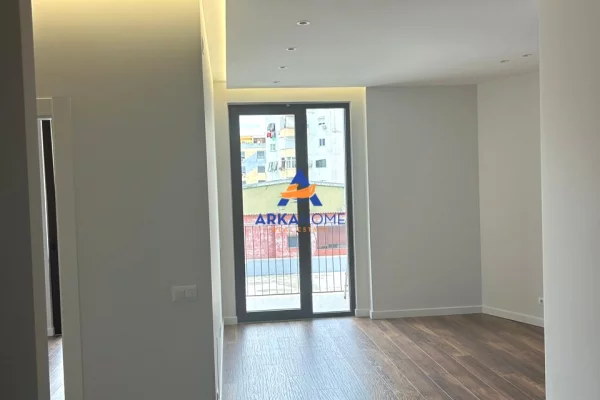 JEPET ME QERA AMBJENT 116M2 "RRUGA E KOSOVARVE, AFER OLIMPIKUT" 1700 EURO