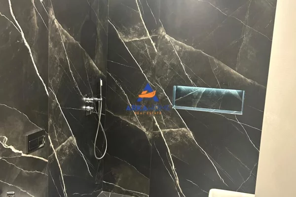 JEPET ME QERA AMBJENT 116M2 "RRUGA E KOSOVARVE, AFER OLIMPIKUT" 1700 EURO