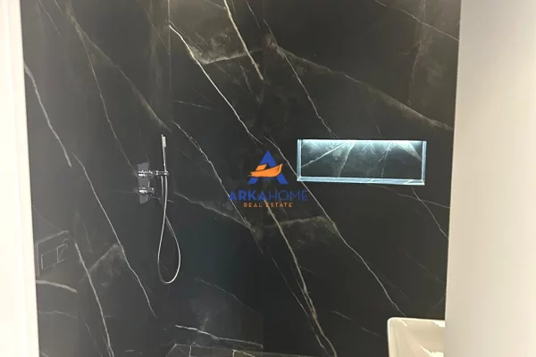 JEPET ME QERA AMBJENT 116M2 "RRUGA E KOSOVARVE, AFER OLIMPIKUT" 1700 EURO