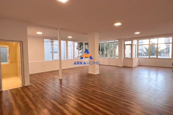 Ambient biznesi me qera 1+1 ne Tirane - 1,918 Euro
