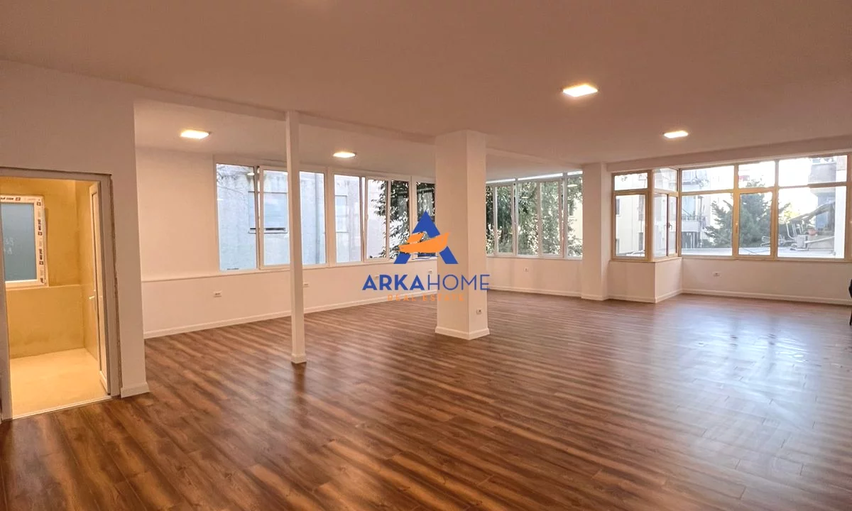 JEPET AMBJENT ME QERA 150M2 "LIQENI I THATE" 180.000 LEKE