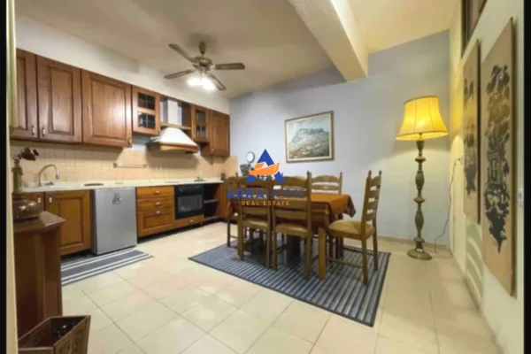Shtepi me qera Apartament ne Tirane, 1+1, Mobilimi E mobiluar, Pagesa 586  Euro.