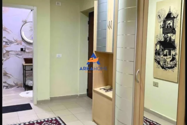 Shtepi me qera Apartament ne Tirane, 1+1, Mobilimi E mobiluar, Pagesa 586  Euro.