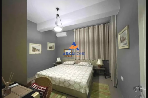 Shtepi me qera Apartament ne Tirane, 1+1, Mobilimi E mobiluar, Pagesa 586  Euro.