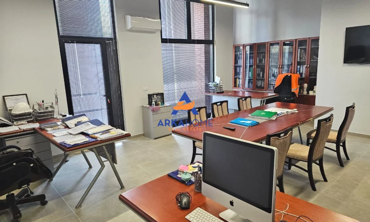 SHITET NJESI BIZNESI 52M2 "TE RRUGA JORDAN MISJA" 156.000 EURO
