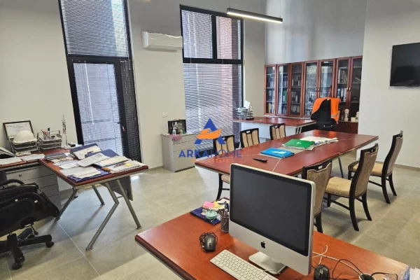 SHITET NJESI BIZNESI 52M2 "TE RRUGA JORDAN MISJA" 156.000 EURO