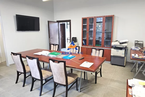 SHITET NJESI BIZNESI 52M2 "TE RRUGA JORDAN MISJA" 156.000 EURO
