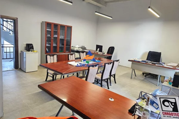 SHITET NJESI BIZNESI 52M2 "TE RRUGA JORDAN MISJA" 156.000 EURO