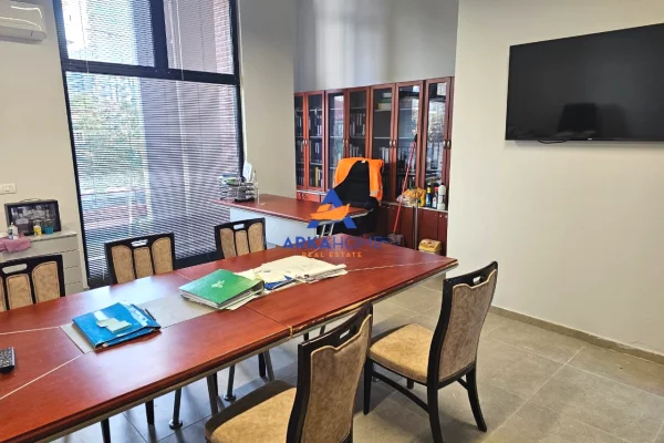 SHITET NJESI BIZNESI 52M2 "TE RRUGA JORDAN MISJA" 156.000 EURO