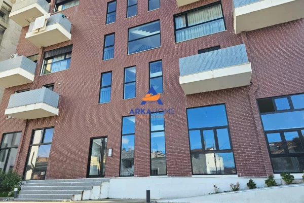 SHITET NJESI BIZNESI 52M2 "TE RRUGA JORDAN MISJA" 156.000 EURO