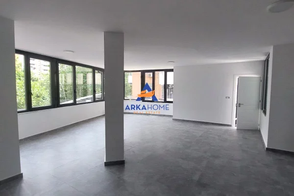 JEPET AMBIENT BIZNESI ME QERA 125M2 "PRANE BULEVARDIT BAJRAM CURRI, AFER KARBURANT KASTRATIT" 100000