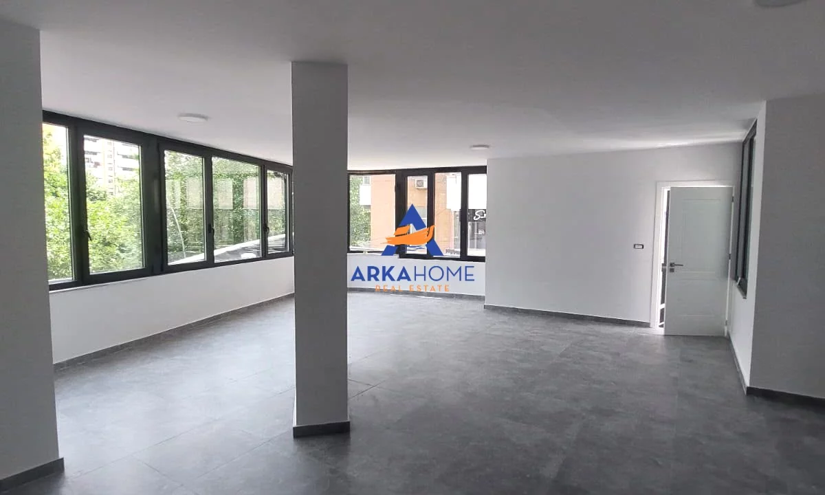 JEPET AMBIENT BIZNESI ME QERA 125M2 "PRANE BULEVARDIT BAJRAM CURRI, AFER KARBURANT KASTRATIT" 100000
