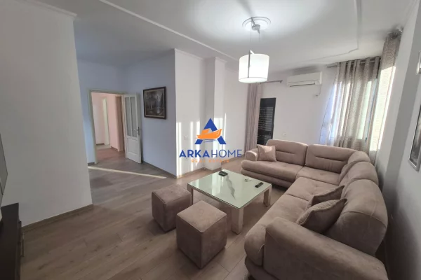 Shtepi me qera Apartament ne Tirane, 1+1, Mobilimi E mobiluar, Pagesa 1,000  Euro.