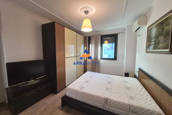 Shtepi me qera Apartament ne Tirane, 1+1, Mobilimi E mobiluar, Pagesa 1,000  Euro.