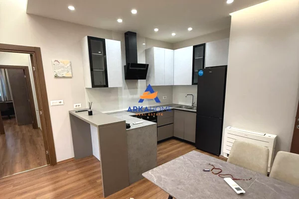 Shtepi me qera Apartament ne Tirane, 2+1, Mobilimi E mobiluar, Pagesa 746  Euro.