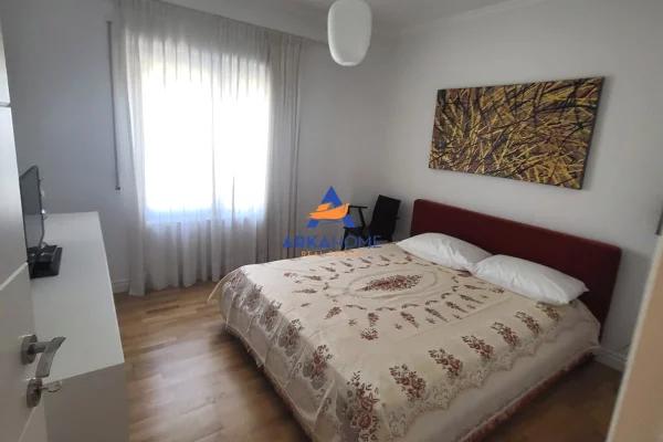 Shtepi me qera Apartament ne Tirane, 2+1, Mobilimi E mobiluar, Pagesa 1,000  Euro.