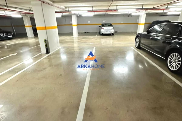 JEPEN POSTE PARKIMI ME QERA "GOLDEN PARK RESIDENCY, PRANE STADIUMIT AIR ALBANIA" 200 EURO SECILI